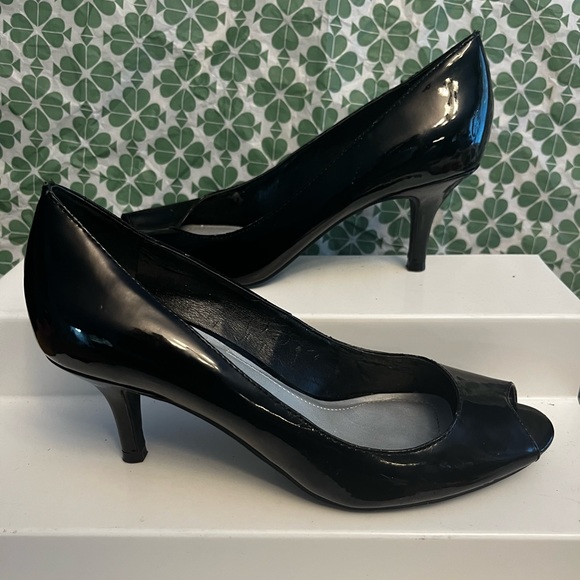 New Womans Open Toed Black Patent Leather Shoes - Picture 1 of 6